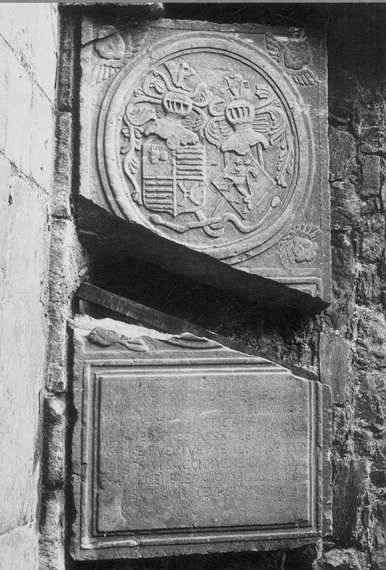 Dalle funéraire de Philippe Daisomont et de ... Bodesson (fragments)