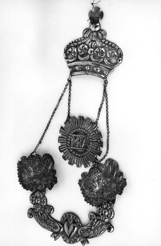 pendentif pectoral / Chapelle Sainte-Lucie[Parfondruy]