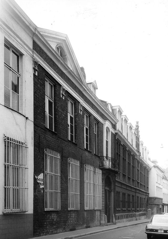 voorm. hotel de Jonghe d'Ardoye, thans "School van O.-L.-Vrouw Visitatie"