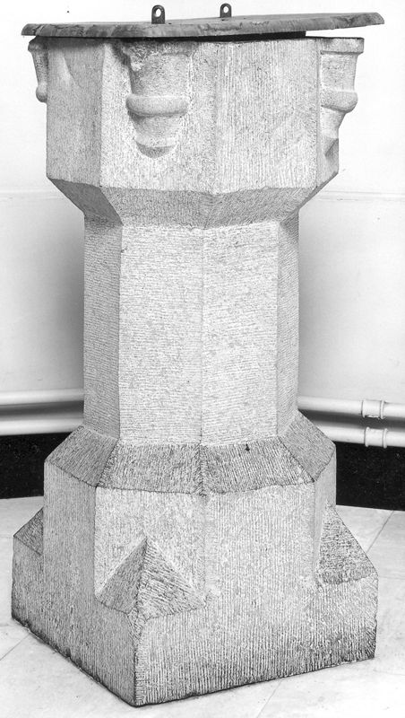 fonts baptismaux / Kerk Sint-Odulphus[Booienhoven(Halle-Booienhoven)]
