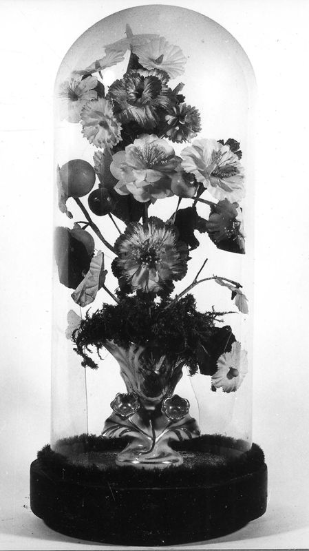bouquet sous globe / Chapelle Saint-Gilles[Chauveheid]