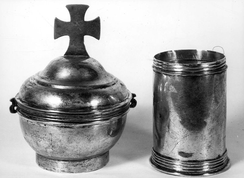 ciboire d'administration / Eglise Notre-Dame[Chevron]