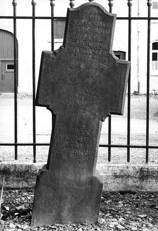 Croix funéraire de Marguerite Gilson et de Jean Minguet