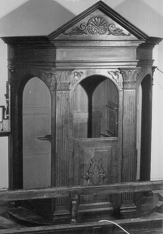confessionnal / Eglise Saint-Donat[Hockai]