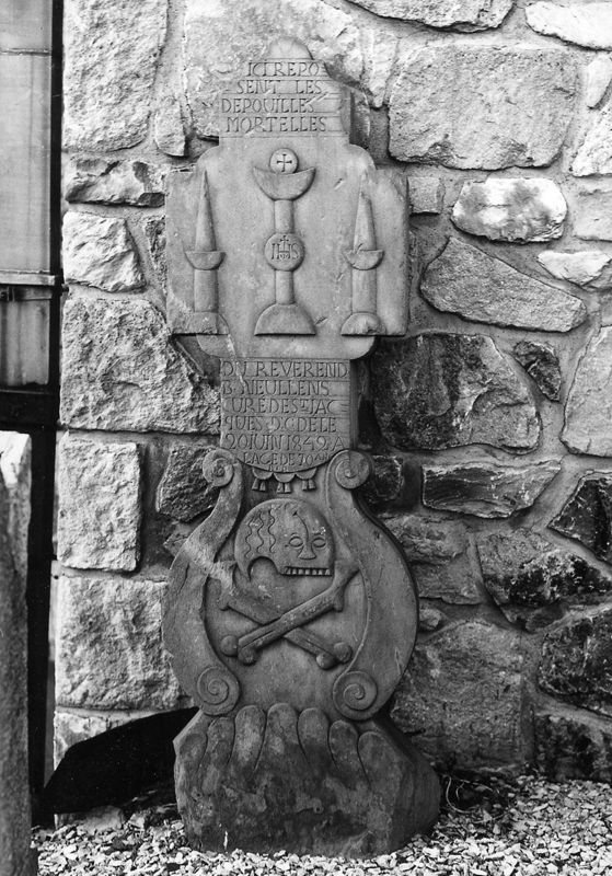 Croix funéraire du curé B. Neullens