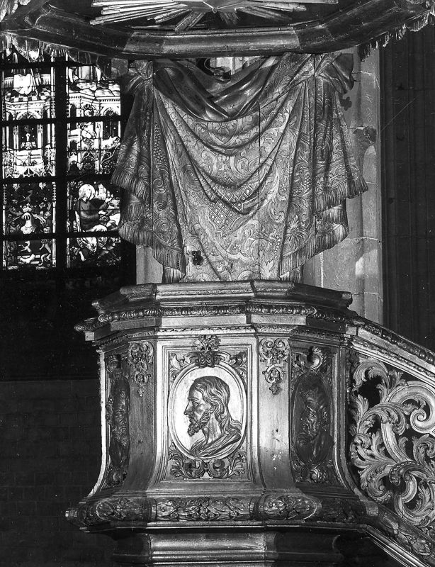 chaire de vérité / Eglise Sainte-Waudru[Mons]