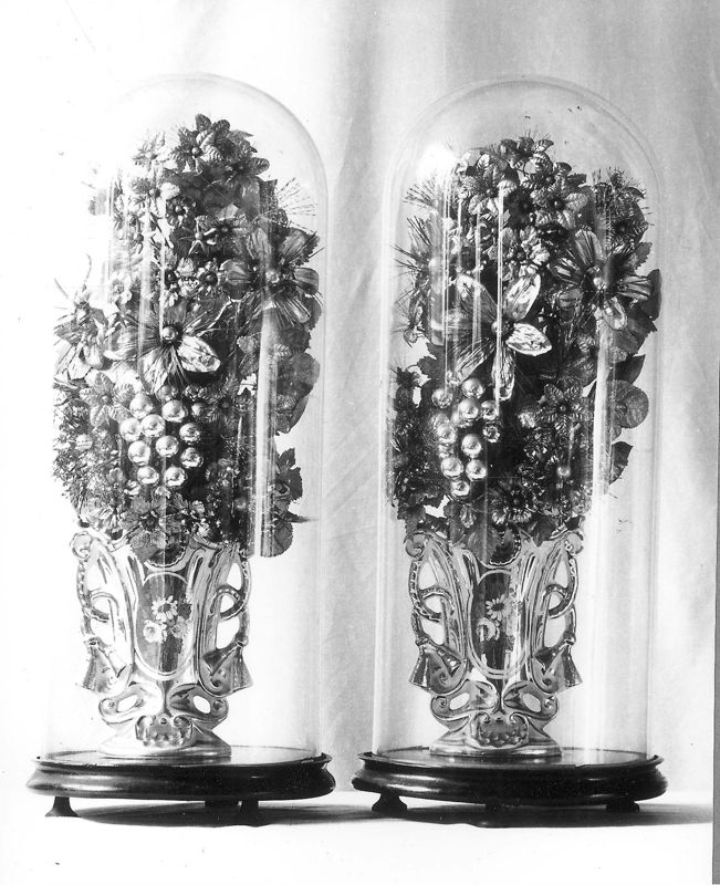 bouquet sous globe / Kerk Sint-Antonius Abt[Meulestede]