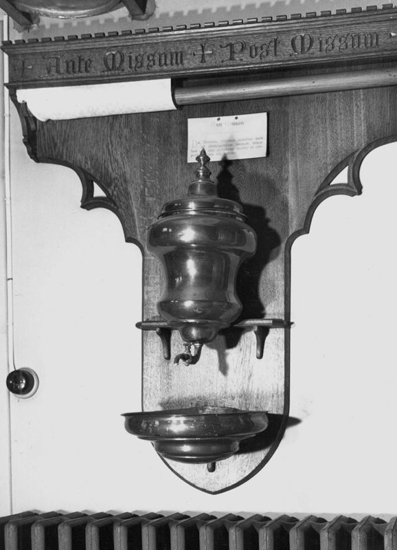lavabo[liturgique] / Eglise Notre-Dame[Polleur]