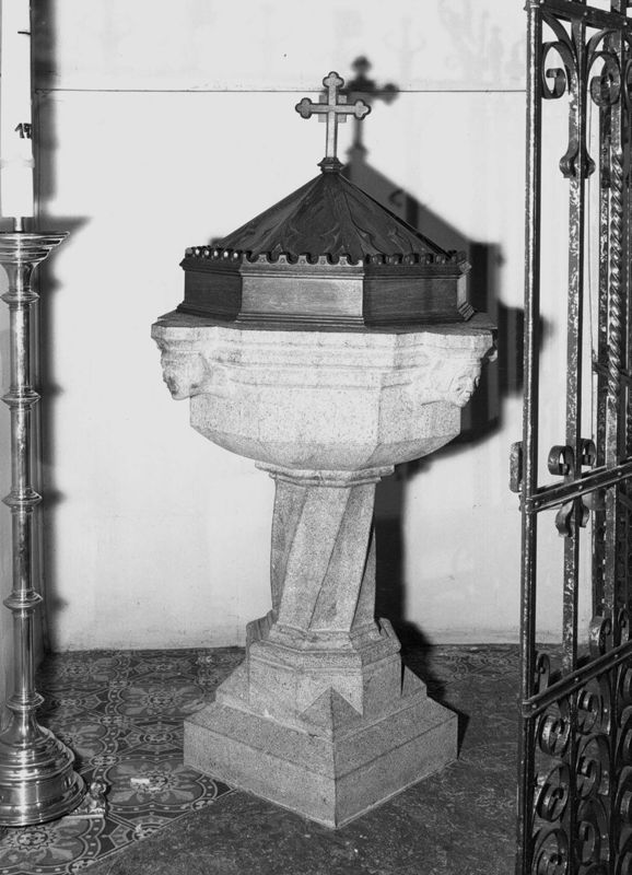fonts baptismaux / Eglise Notre-Dame[Polleur]