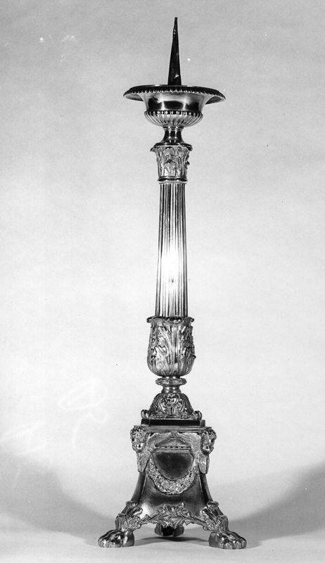 chandelier d'église / Eglise Saint-Pierre[Awan]