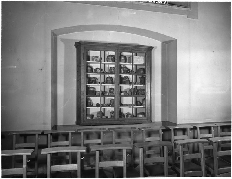 vitrine[meuble] / Kerk H. Maagd Maria