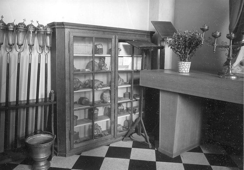 vitrine[meuble] / Kerk H. Maagd Maria