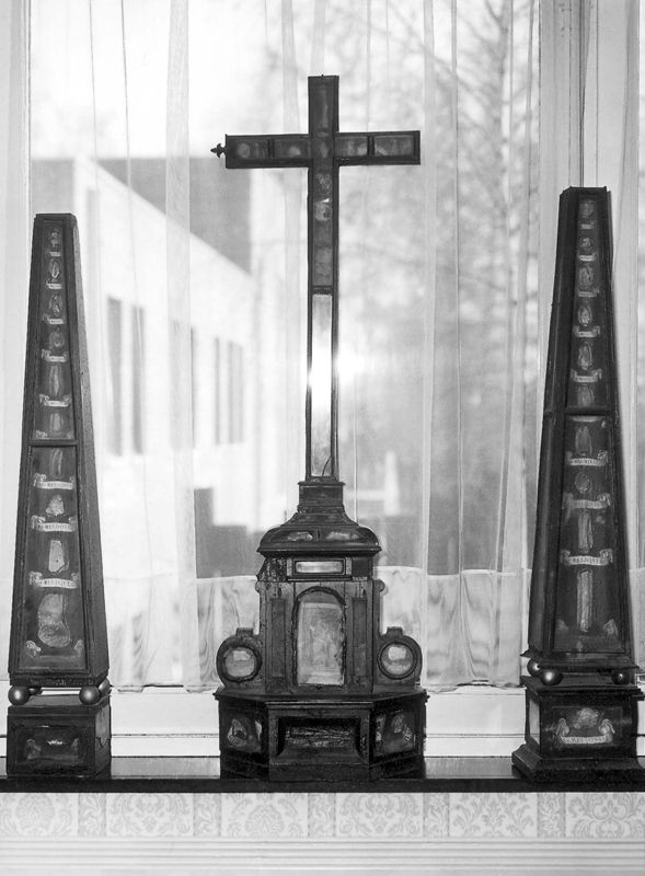 croix-reliquaire / Kerk H. Maagd Maria