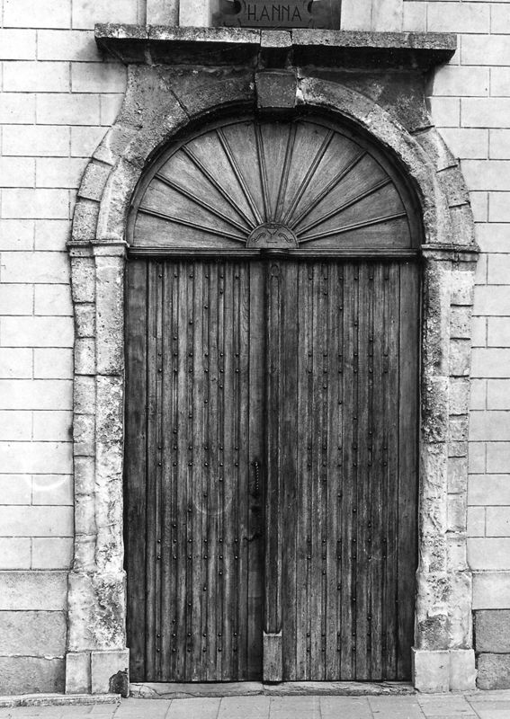 porte dans un mur extérieur / Kerk Sint-Anna[Ten Ede(Wetteren)]