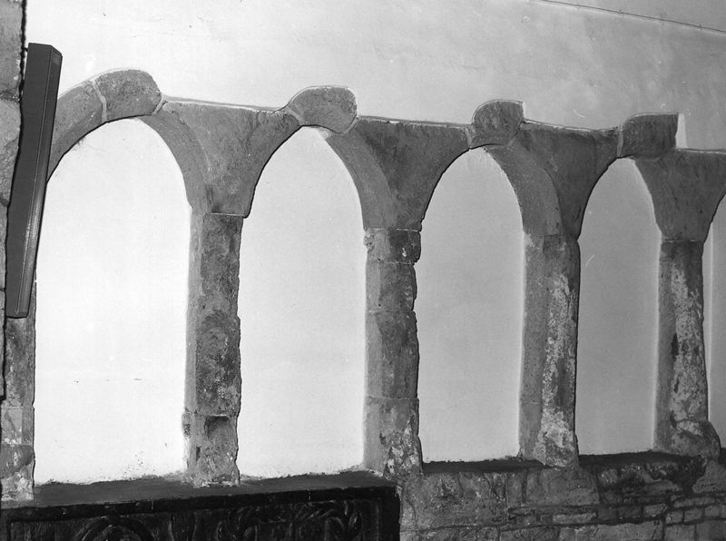 arcature aveugle / Eglise Notre-Dame[Dieupart]