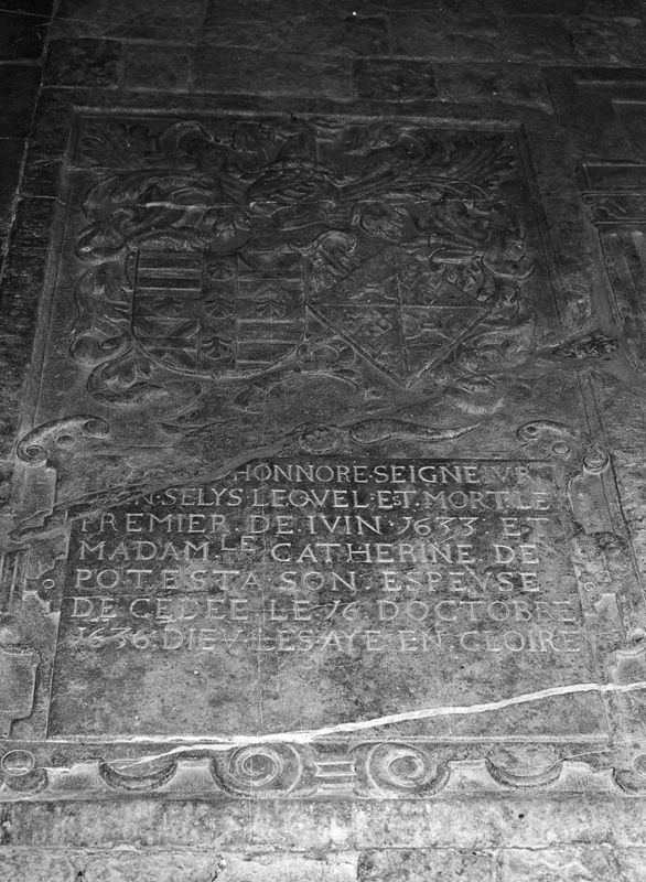 Dalle funéraire de Jean de Selys et de Catherine de Potesta