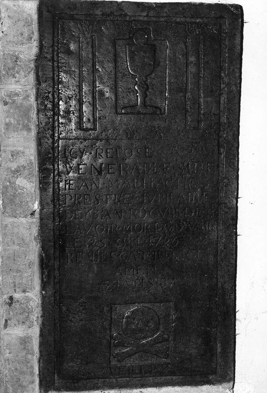 Dalle funéraire du prêtre Jean Malhaghe