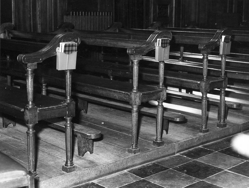 banc d'église / Eglise Saint-Jean-l'Evangéliste[Beaufays]
