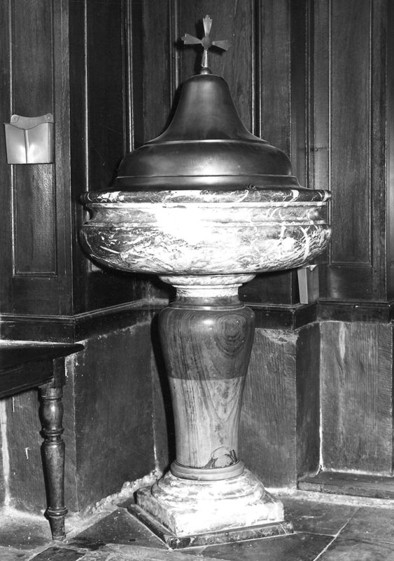 fonts baptismaux / Eglise Saint-Jean-l'Evangéliste[Beaufays]
