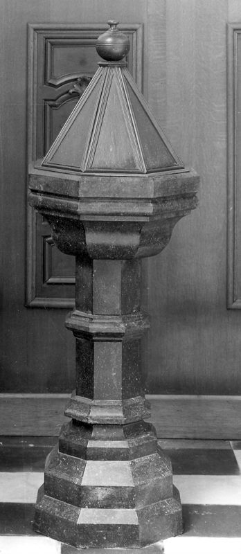 fonts baptismaux / Kerk O.L.Vrouw Hemelvaart[Nieuwenrode]