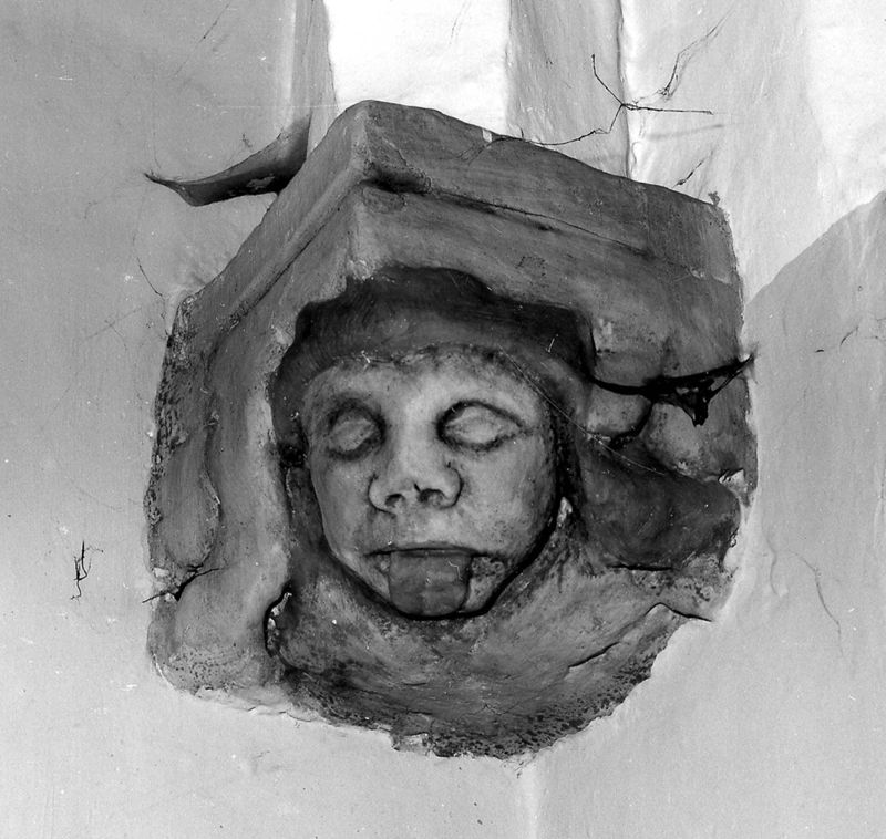 corbeau[support] / Kerk Sint-Sebastiaan[Michelbeke]