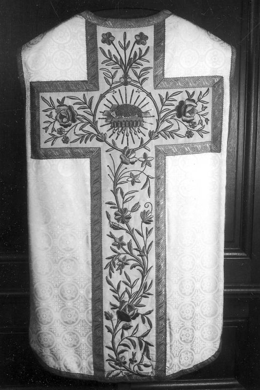 chasuble / Kerk Sint-Denijs[Roborst]