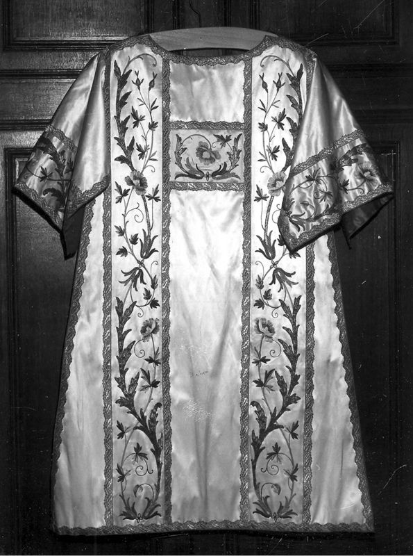 vêtement liturgique / Kerk Onze-Lieve-Vrouw[Scherpenheuvel]