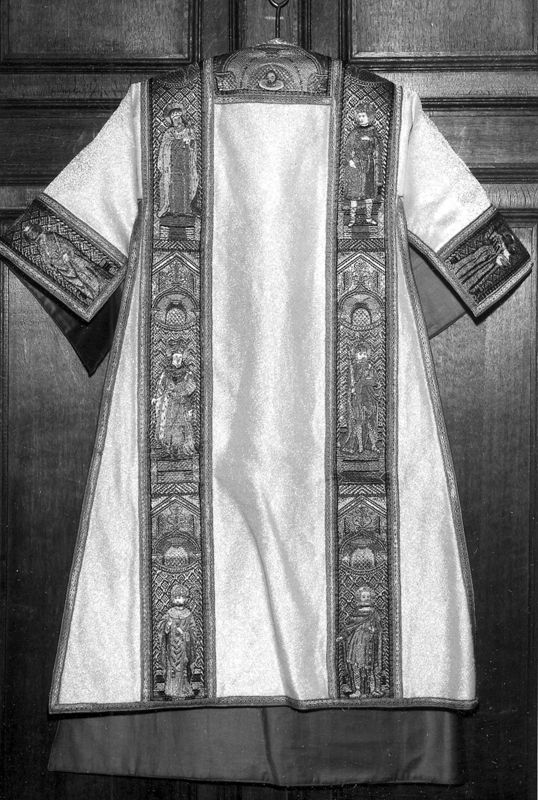 vêtement liturgique / Kerk Onze-Lieve-Vrouw[Scherpenheuvel]