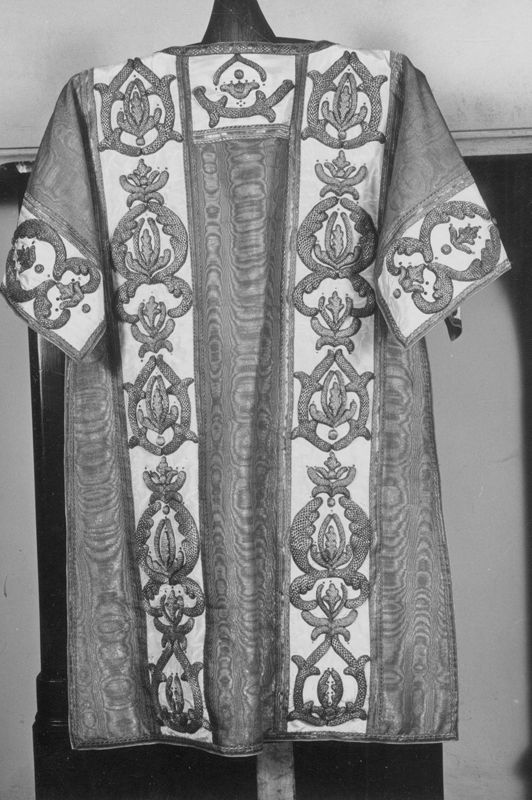 vêtement liturgique / Kerk Sint-Bartholomeus[Waanrode]