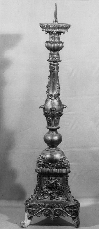 chandelier pascal / Eglise Saint-Félix[Filot]