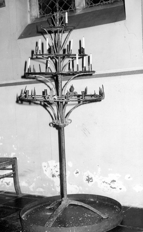 porte-cierges en couronne / Kerk O.L.Vrouw[Sint-Martens-Latem]