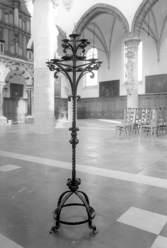 porte-cierges en couronne / Kerk Sint-Elisabeth[Gent]