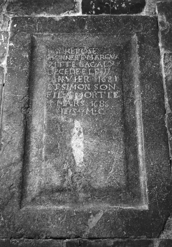Dalle funéraire de Margueritte Lagaly et de son fils Simon