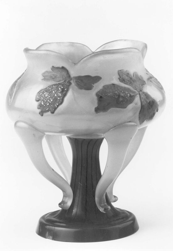 coupe à décor floral, tige centrale et 4 jambes