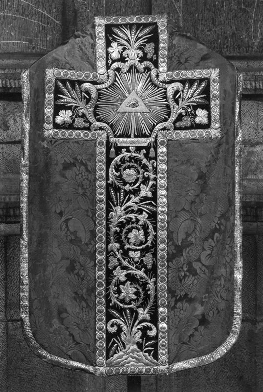 Ornement liturgique rouge de la Fête-Dieu