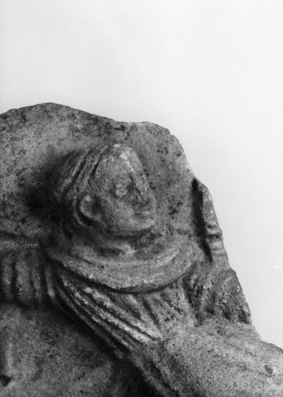 Fragment de cruche : Souverain lagide en cavalier (sans doute Ptolémée II ou III)