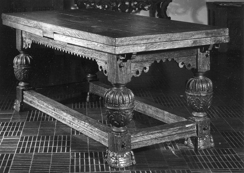 table[meuble] / Musée des Beaux-Arts[Charleroi]