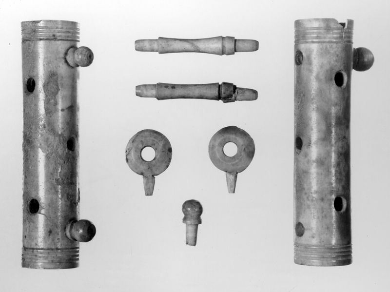 Lot de tubes et chevilles