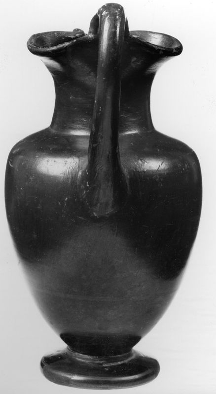 Oenochoé à figures noires