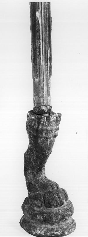 trépied[socle] / Musées Royaux d'Art et d'Histoire