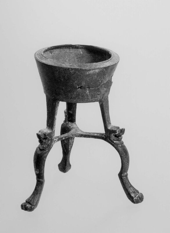 Petit vase sur trépied