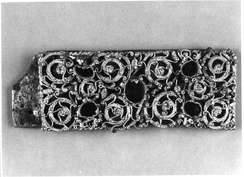 Plaquette avec filigranes et chatons