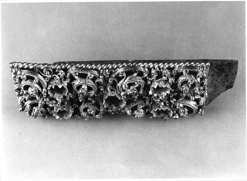 Plaquette avec filigranes et chatons