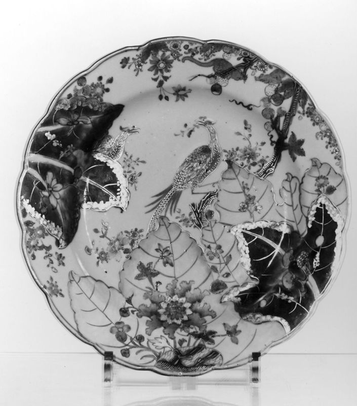 Assiette, décor à la feuille de choux