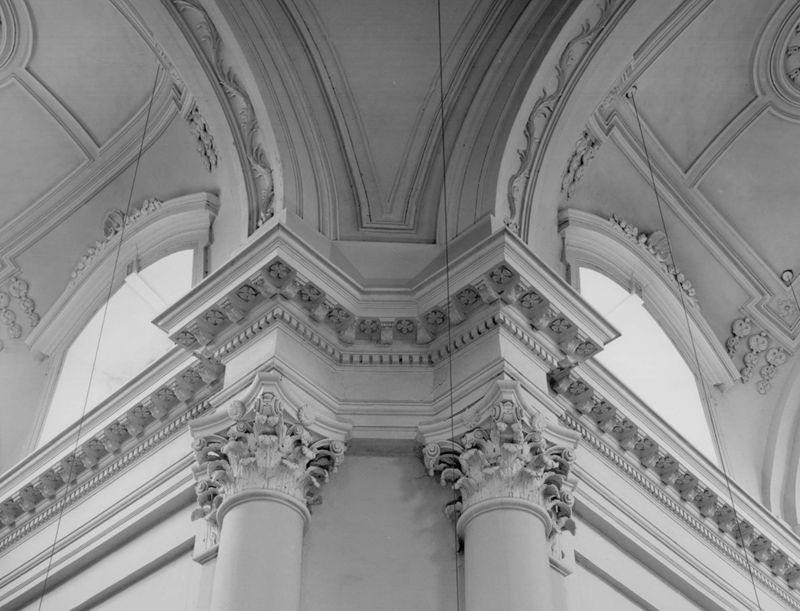corniche[listel] / Eglise Saint-Guibert[Gembloux]