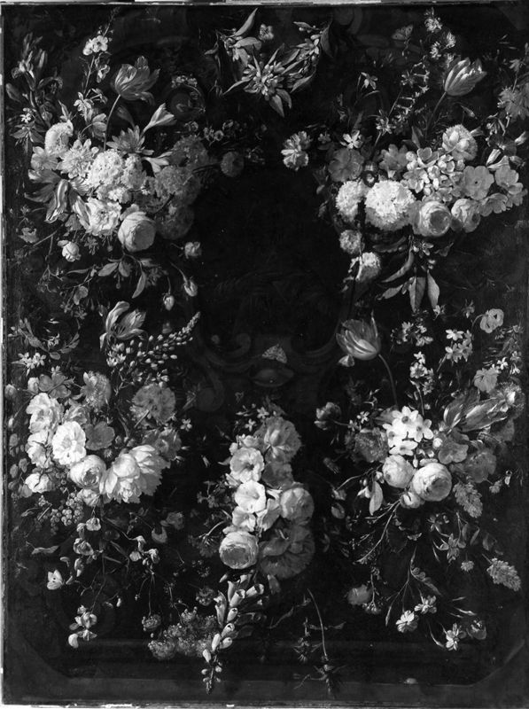 Vierge de douleur dans une guirlande de fleurs