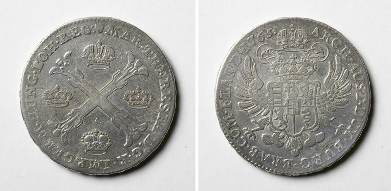 Wapenschild van Maria-Theresia en bourgondisch kruis met vier kronen