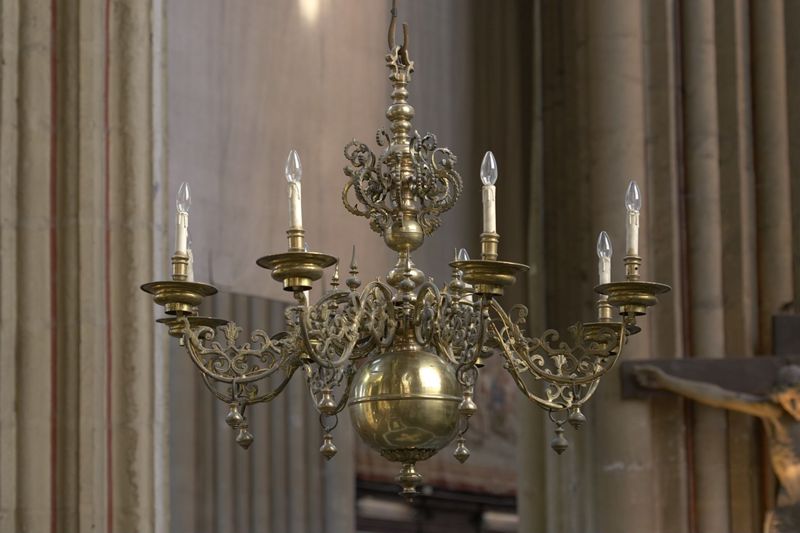couronne de lumière / Kathedraal Sint-Salvator
