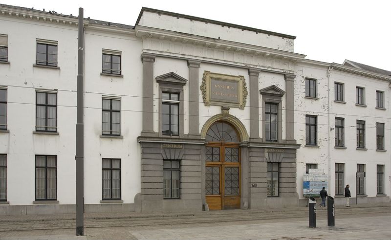 Hoofdingang aan de Gasthuisstraat 45 van het complex van het St.-Elisabethgasthuis