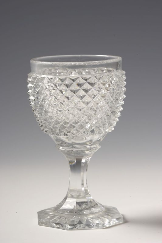 Verre à pied octogonal